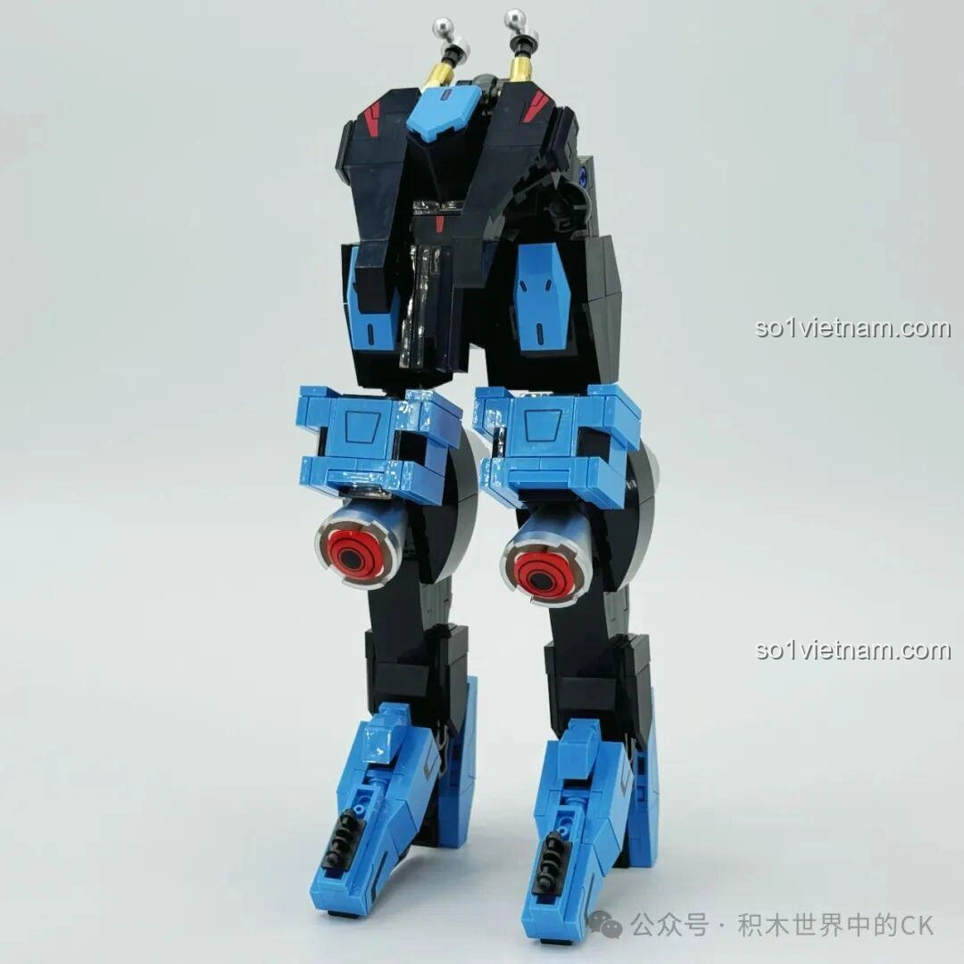 Lắp ráp phần thân dưới của Robot Vidar JIESTAR 58145, kết nối hai chân với phần hông của robot.