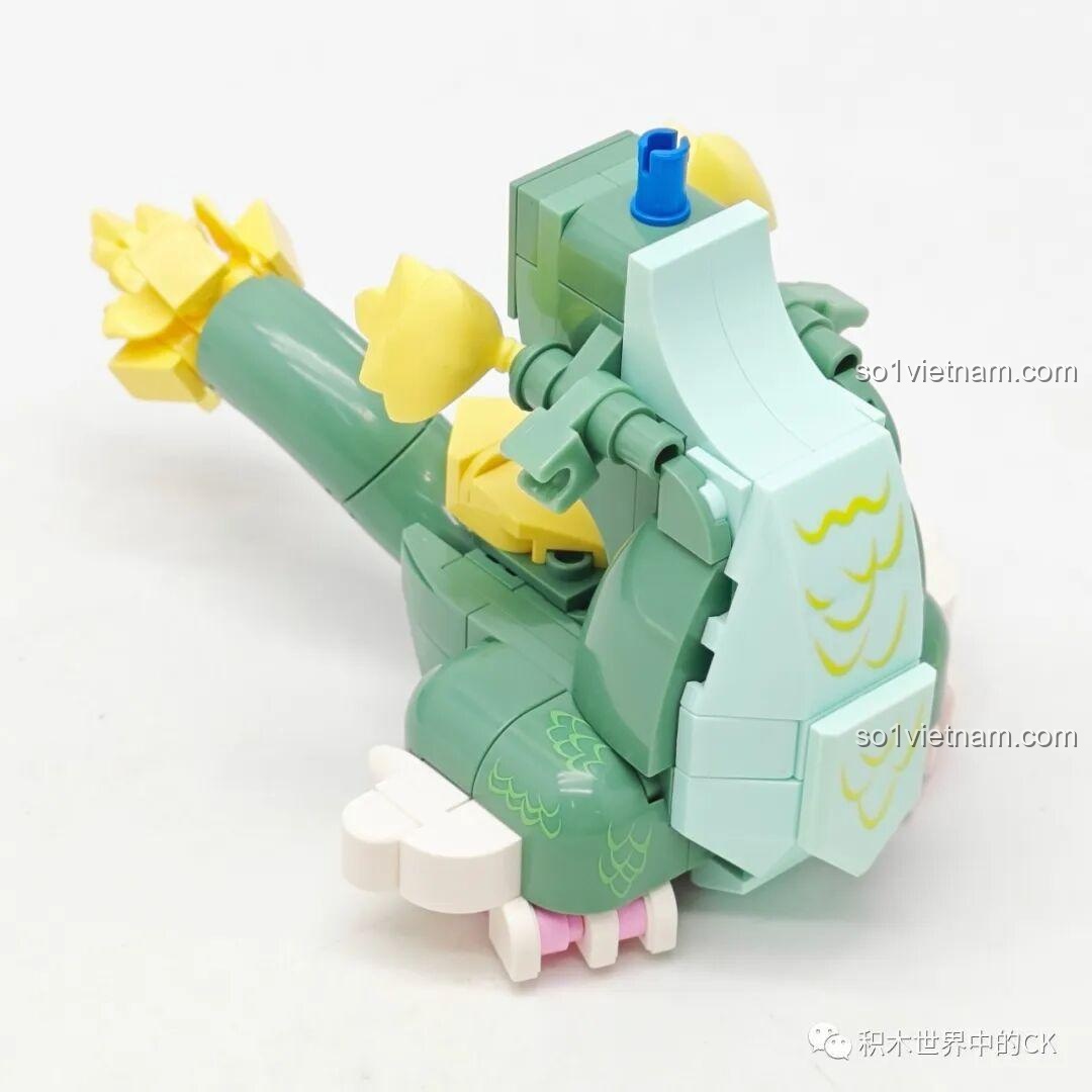 Quá trình lắp ráp phần thân sau của chú rồng xanh ngọc với các chi tiết in độc đáo.