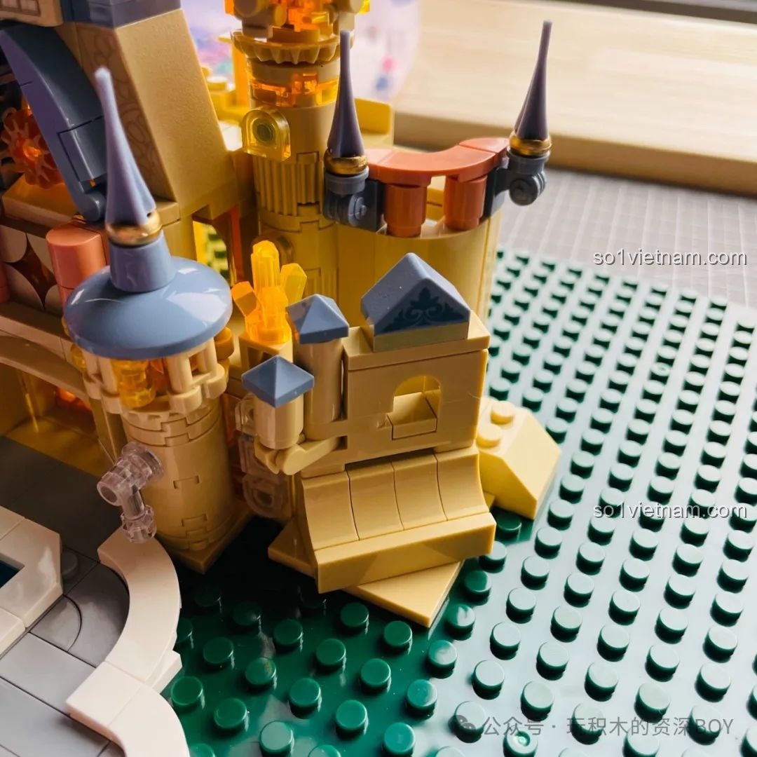 Quá trình lắp ráp các tháp phụ và chi tiết trang trí xung quanh Lâu Đài Hoa Rừng Femibox S2238.