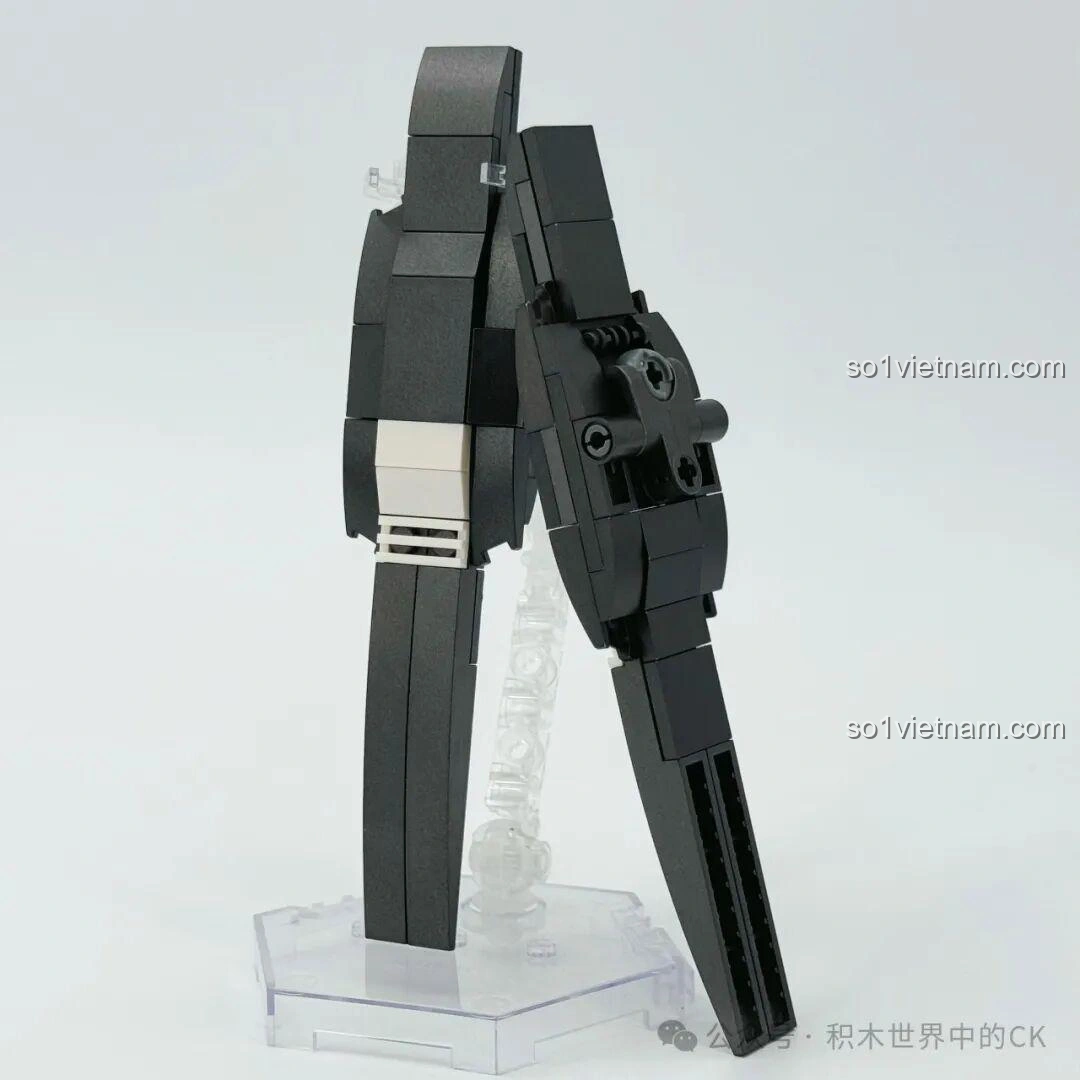 Lắp ráp vỏ kiếm của Robot Vidar JIESTAR 58145, chi tiết nhỏ nhưng quan trọng để hoàn thiện vũ khí.