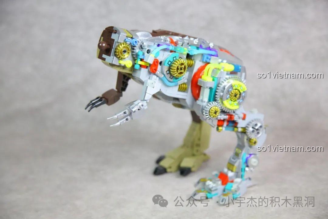 Mô hình T-Rex sau khi đã lắp thêm cặp tay trước nhỏ nhắn đặc trưng của loài khủng long bạo chúa.