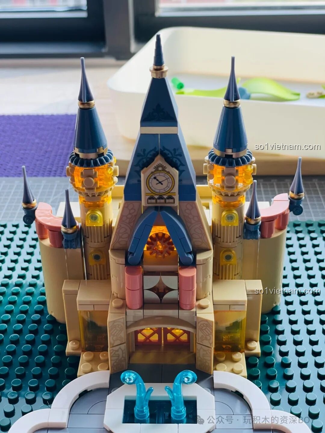 Mô hình Lâu Đài Hoa Rừng Femibox S2238 trước khi thêm các chi tiết hoa và cây xanh, vẫn rất ấn tượng.