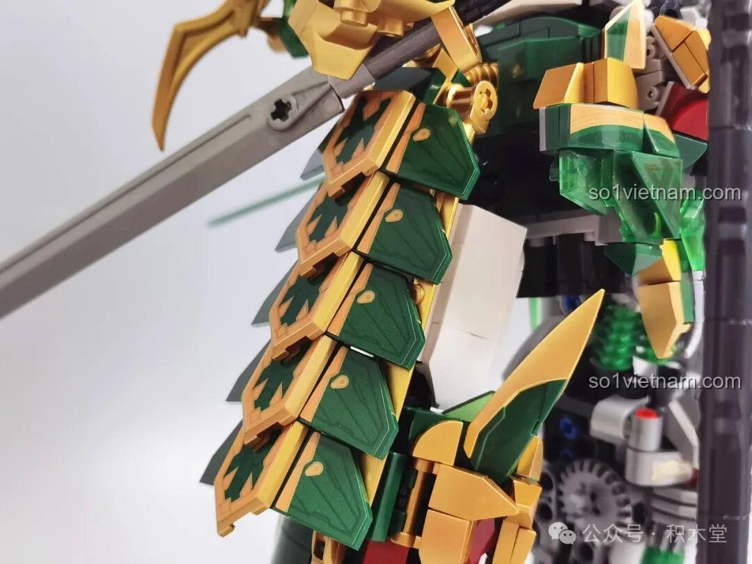 Mô hình Robot Thanh Long Quan Vũ Bán Cơ Khí Giáp 乐毅积木 62036 cầm thanh thanh kiếm vàng lá lớn, rồng pháo, song đao và đại đao