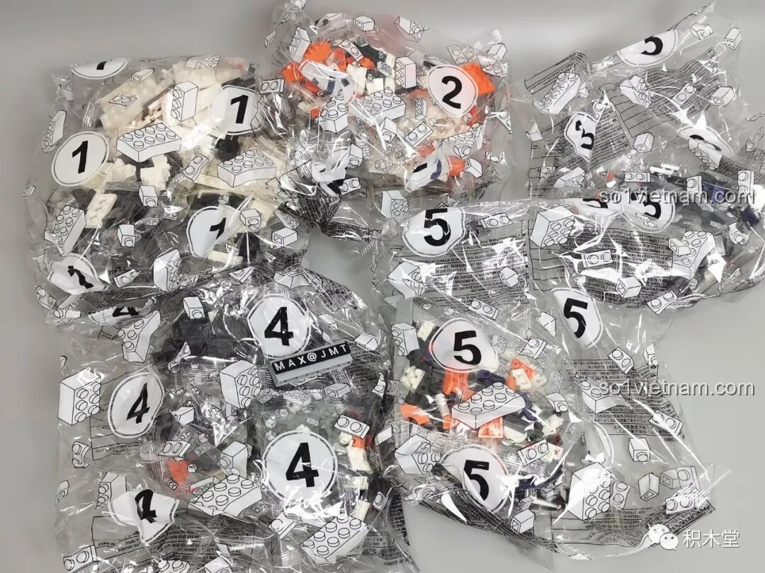 Các túi linh kiện của bộ lắp ghép FUNIFY W9006 Chiến Binh Cơ Khí ZENN được phân chia rõ ràng theo từng bước, giúp bé dễ dàng tìm kiếm và lắp ráp, rèn luyện tính ngăn nắp.