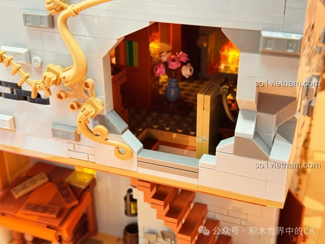 Cận cảnh lò sưởi và chậu hoa trên tầng hai của JIESTAR 57016 Thư viện Châu Âu.