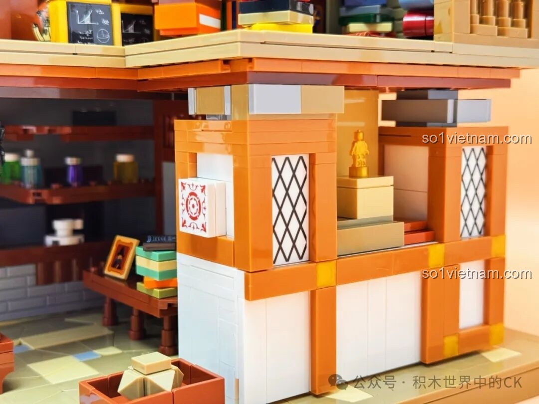 Lò sưởi ấm áp và bàn đọc sách trên tầng hai của JIESTAR 57016 Thư viện Châu Âu.