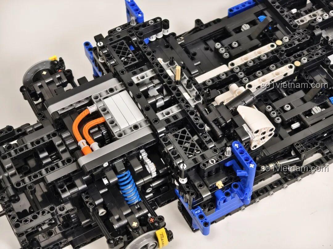 Lỗi nhỏ về chi tiết ghế ngồi bị cản trở trong quá trình lắp ráp Reobrix 11010 Maserati GranTurismo.