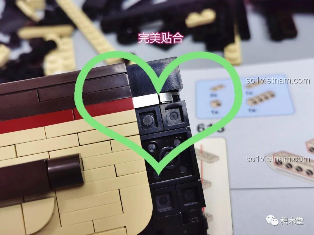 Lỗi lắp ráp ở cánh cửa của mô hình Zhimeng Tree T5043 Xe Lễ Tân Hồng Kỳ, với phần bị vênh.