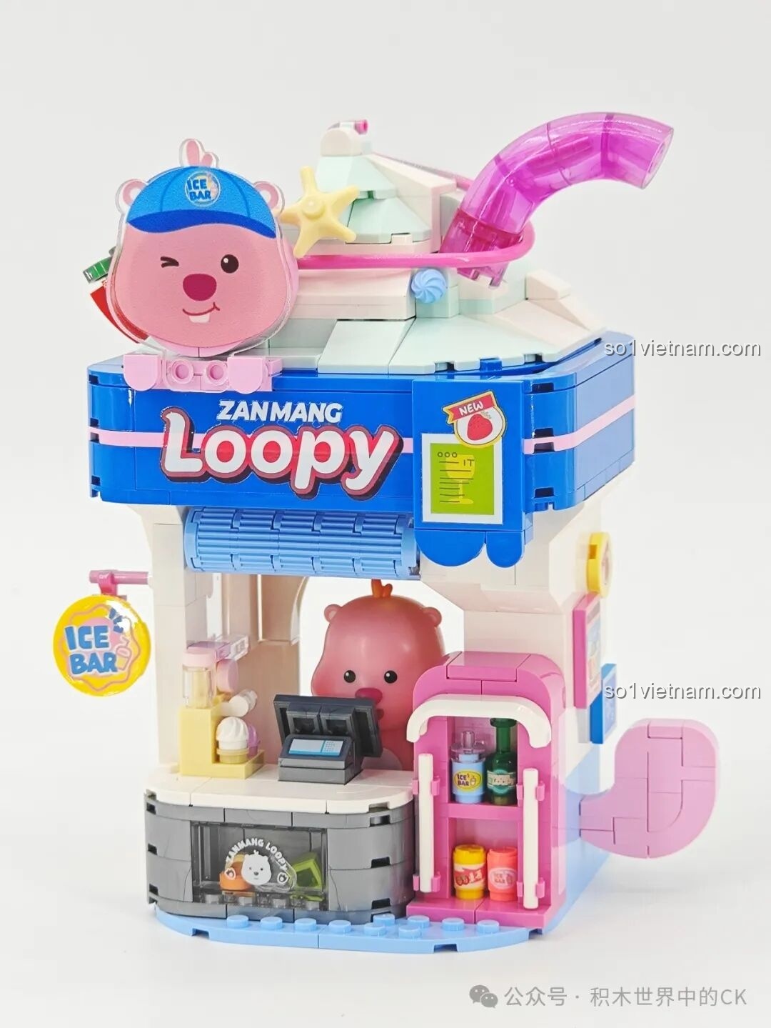 Hình ảnh Loopy đang đứng sau quầy tính tiền trong bộ xếp hình Cửa hàng đồ uống Zanmang Loopy TC2329.