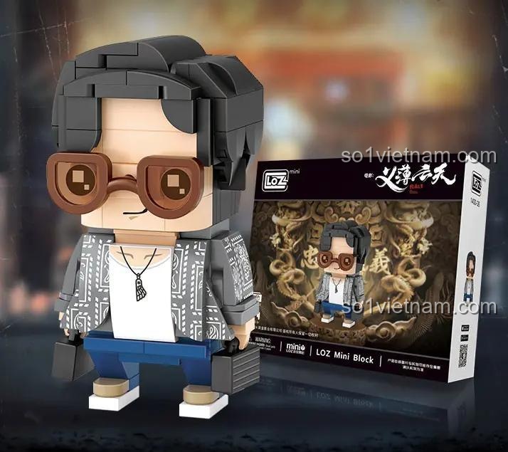 Mô hình A Hoa sau khi lắp ráp từ bộ đồ chơi LOZ 1400-36, phong cách BrickHeadz độc đáo, quà tặng cho fan phim Hong Kong.