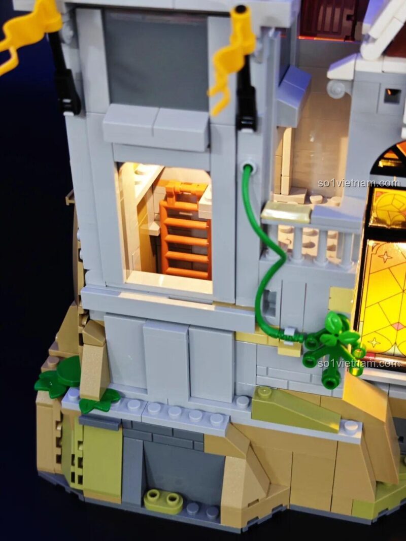 Cổng kết nối mở rộng và dây đèn chờ của bộ đồ chơi Lumibricks L9071 Sảnh Tiệc Hoàng Gia, gợi ý khả năng mở rộng lâu đài, phù hợp thanh niên 16 tuổi, giá hời.