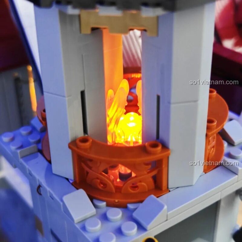 Cổng kết nối mở rộng và dây đèn chờ của bộ xếp hình Lumibricks L9071 Sảnh Tiệc Hoàng Gia, gợi ý khả năng mở rộng lâu đài, phù hợp thanh niên 16 tuổi, chất lượng cao.