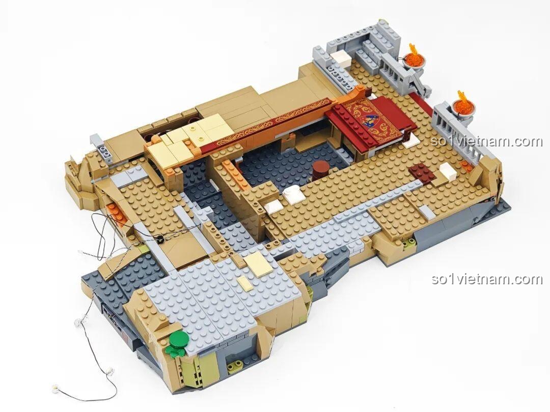 Quá trình lắp ráp phần đế bộ xếp hình Lumibricks L9071 Sảnh Tiệc Hoàng Gia, hiển thị cấu trúc không đối xứng và các điểm kết nối đèn, phù hợp thanh niên 16 tuổi, chất lượng cao.