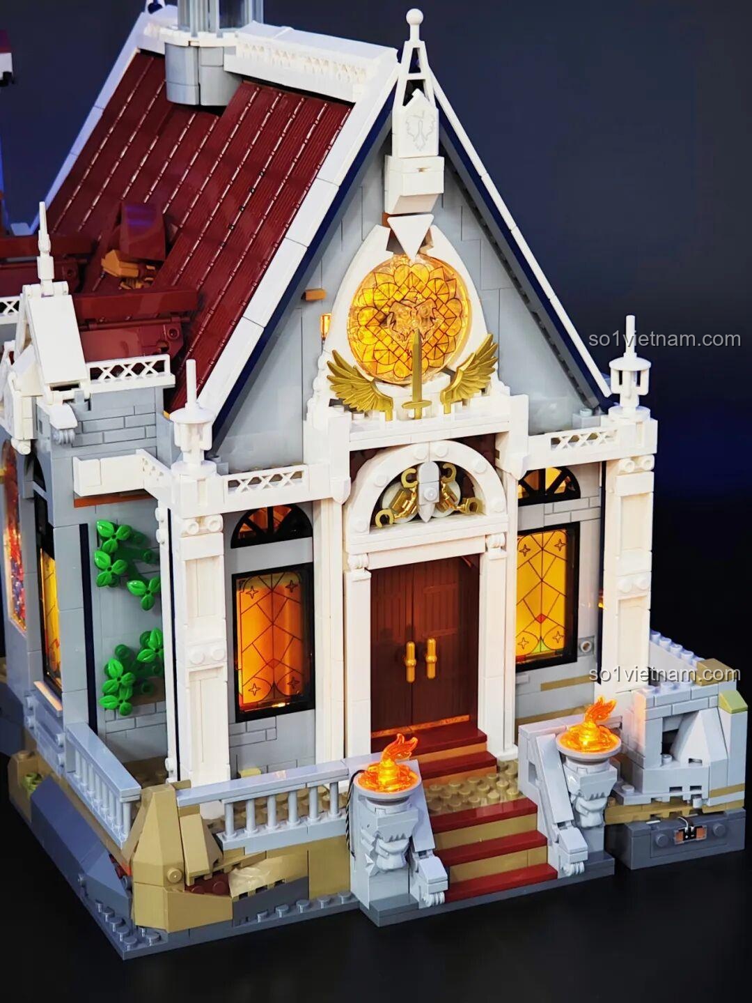 Mô hình Lumibricks L9071 Sảnh Tiệc Hoàng Gia với kích thước lớn, thiết kế trung cổ ấn tượng, có đèn LED, phù hợp thanh niên 16 tuổi, chất lượng đảm bảo.