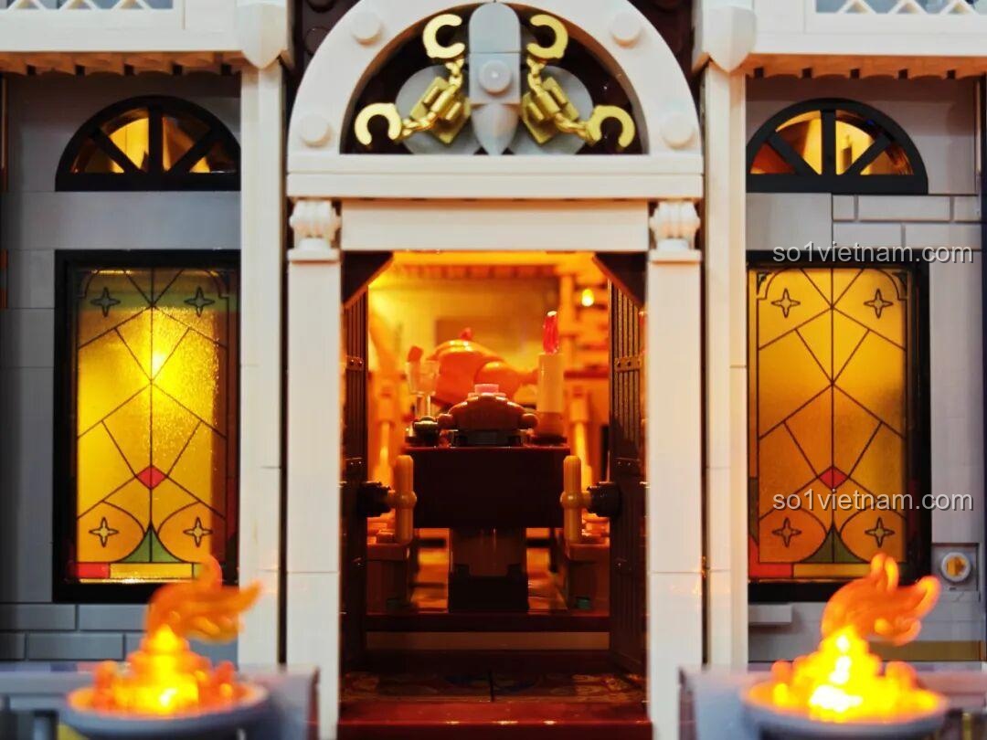 Mô hình Lumibricks L9071 Sảnh Tiệc Hoàng Gia với kích thước lớn, thiết kế trung cổ ấn tượng, có đèn LED, phù hợp thanh niên 16 tuổi, giá hời.