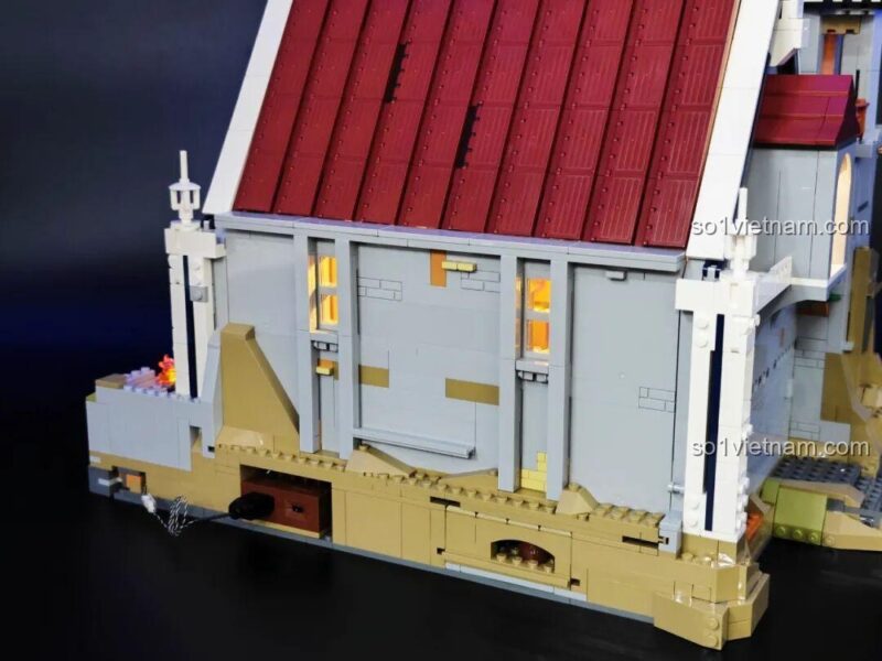Tháp góc của bộ xếp hình Lumibricks L9071 Sảnh Tiệc Hoàng Gia với đèn LED chiếu sáng, tạo điểm nhấn kiến trúc, phù hợp thanh niên 16 tuổi, giá tiết kiệm.