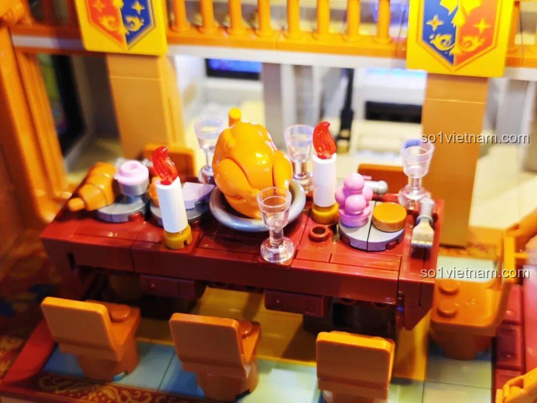Hai bức tranh chân dung quốc vương ẩn giấu và chìa khóa bí mật bên trong bộ xếp hình Lumibricks L9071 Sảnh Tiệc Hoàng Gia, tăng tính khám phá, phù hợp thanh niên 16 tuổi, giá hời.