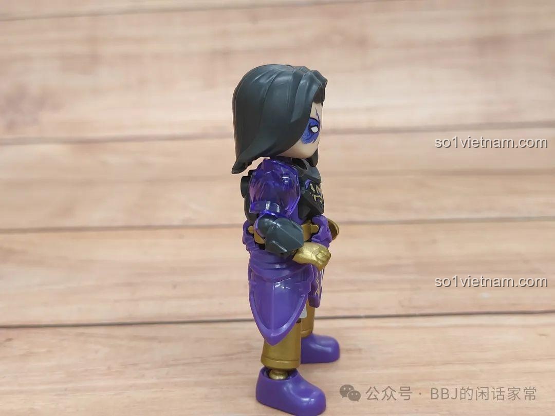 Mô hình Ma Đồng Vô Úy 85023 cầm vũ khí nhìn từ phía trước