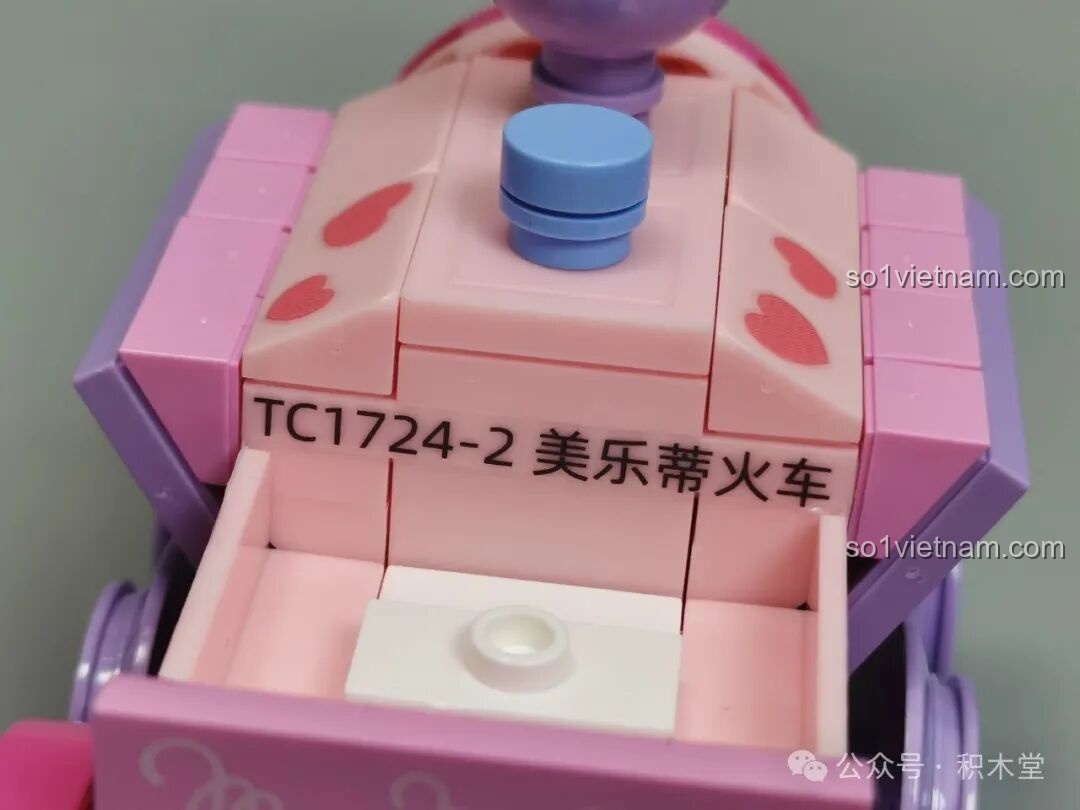 Mã sản phẩm TC1724-2 được in trên một mảnh ghép của tàu hỏa My Melody.