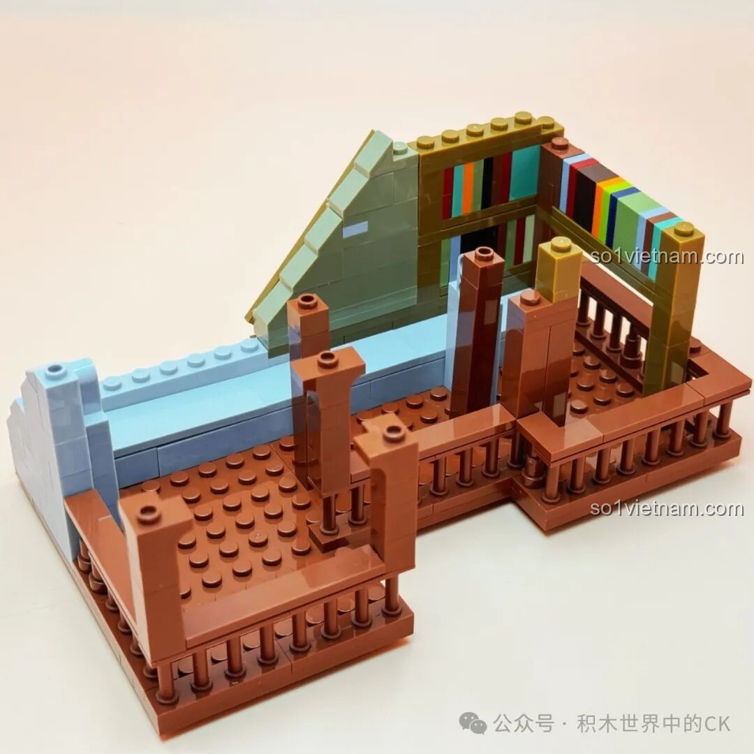 Phần mái nhà của bộ JIESTAR 57016 Thư viện Châu Âu đang được hoàn thiện với các chi tiết trang trí.