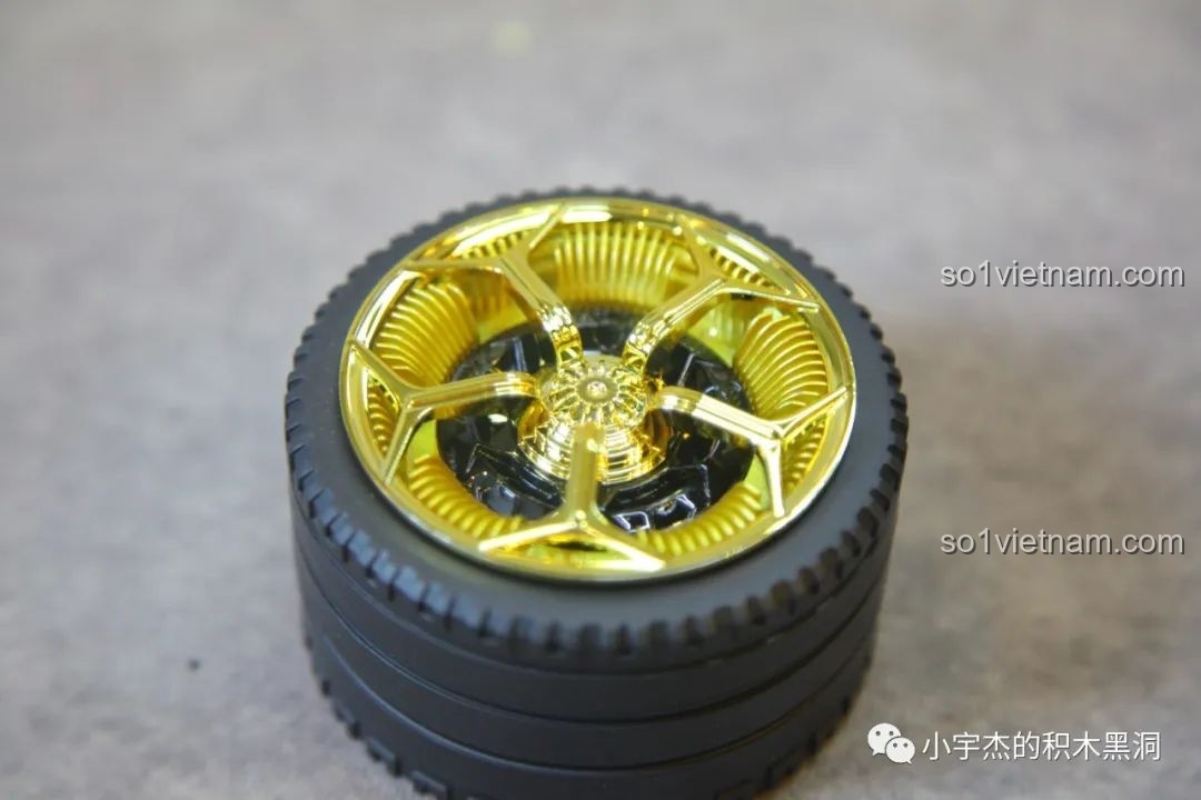 Bộ mâm xe độc quyền của K-box 10520 đã được lắp sẵn lốp, sẵn sàng cho việc hoàn thiện siêu xe.