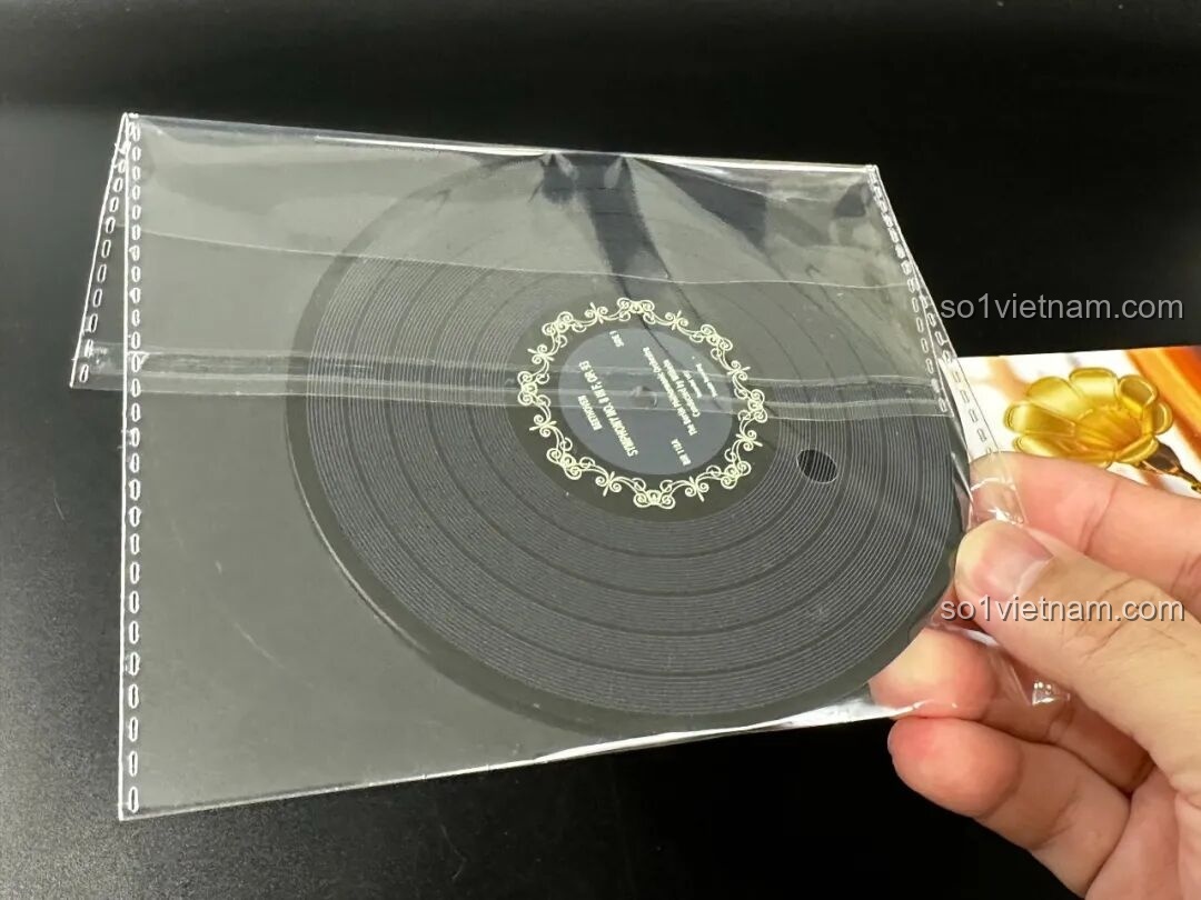 Chi tiết mảnh ghép đĩa than của bộ lắp ráp Pantasy Gramophone 85009, thể hiện sự tỉ mỉ trong thiết kế mô hình máy hát đĩa.