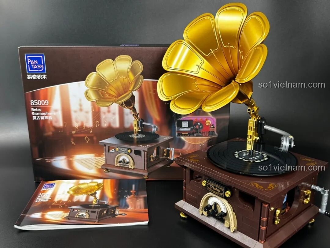 Các mảnh ghép của bộ lắp ráp Pantasy Máy Chiếu Phim Cổ Điển Retro 85010 được đóng gói cẩn thận trong các túi nhỏ, sẵn sàng cho quá trình lắp ráp mô hình.