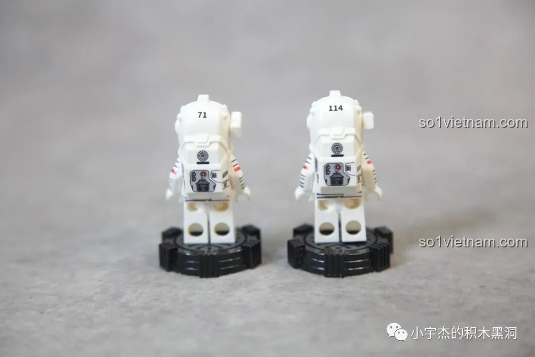 Các mảnh ghép của bộ SEMBO 107106 Xe Di Động Căn Cứ Mặt Trăng được đổ ra, sẵn sàng lắp ráp.