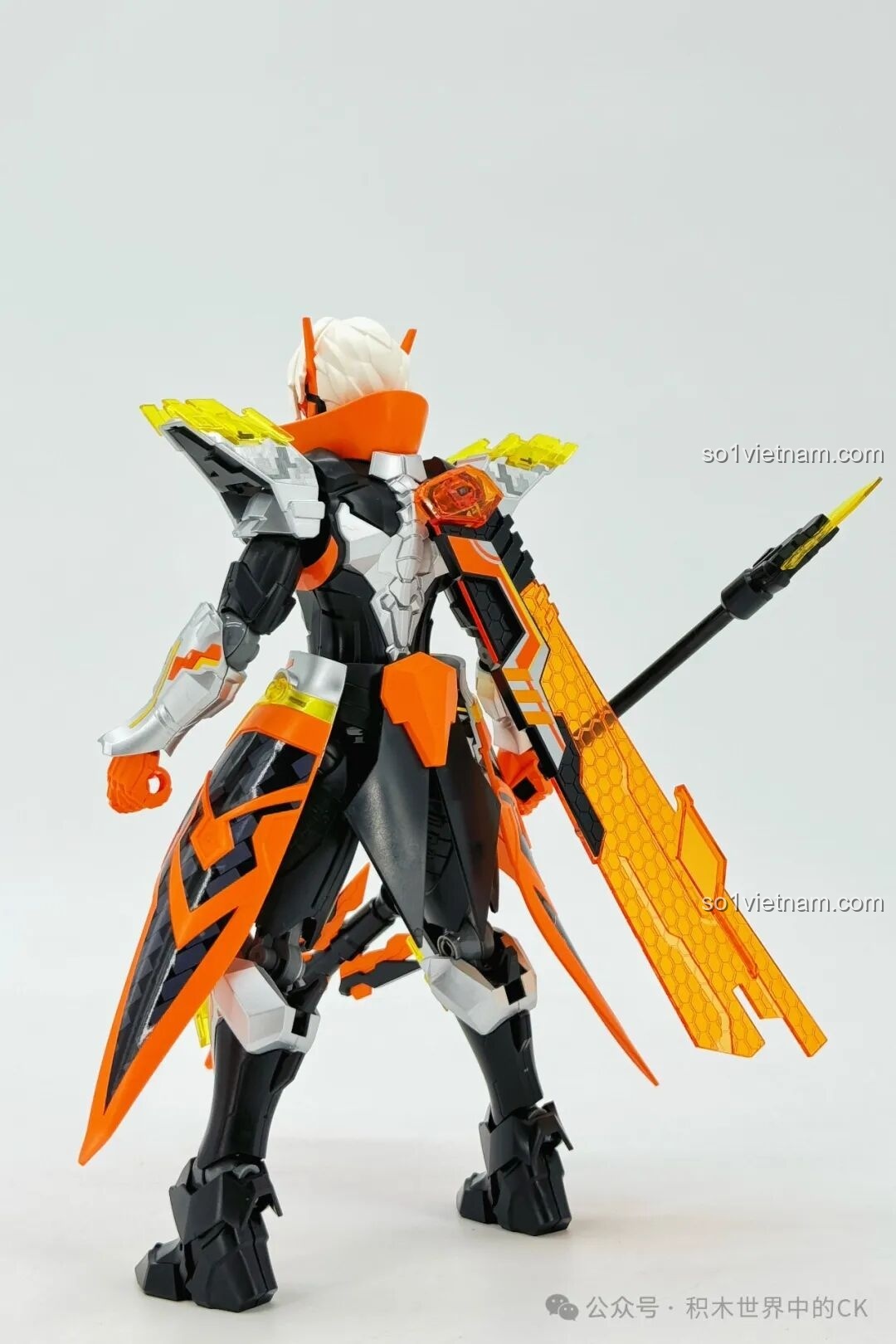 Mặt sau mô hình Mecha Triệu Vân Keeppley 78032 từ một góc khác, nhấn mạnh các chi tiết giáp và khớp nối.