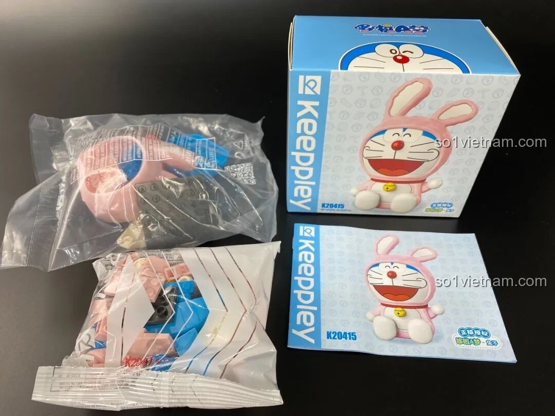 Mặt sau hộp Keeppley Doraemon K20415, có thông tin kích thước và chi tiết sản phẩm.