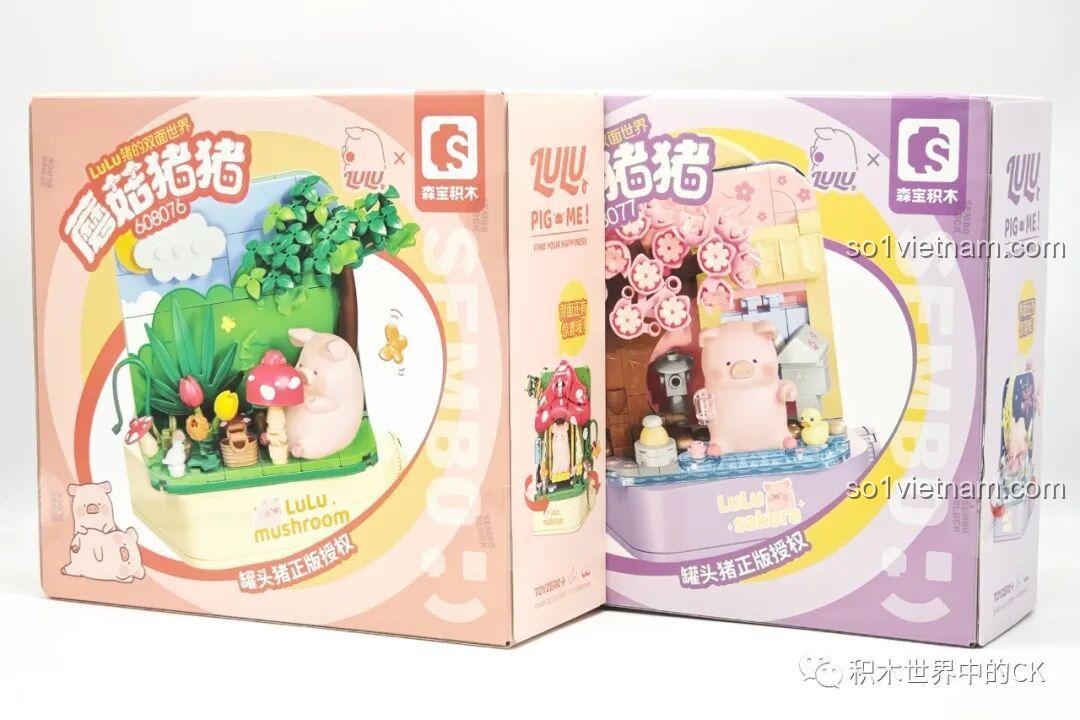 Mặt sau của hai hộp đồ chơi mô hình Thế giới hai mặt của Lợn LuLu, cho thấy cả hai khung cảnh của mỗi bộ.