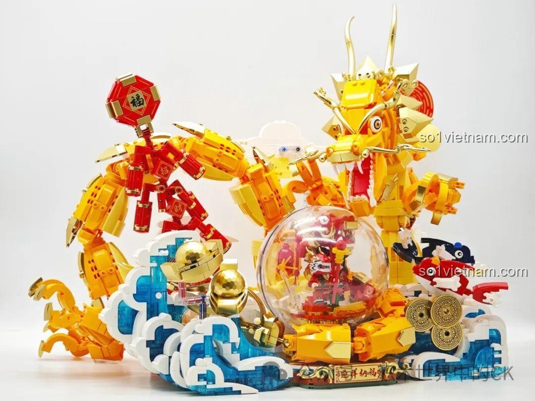 Mặt sau của hai minifigure trong bộ Rồng Vàng Ôm Ngọc Keeppley K19908, chi tiết in sắc nét.