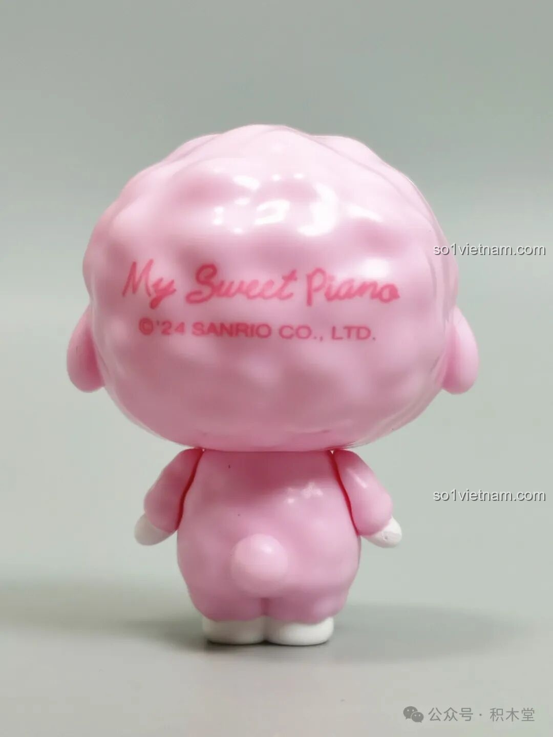 Mặt sau minifigure My Sweet Piano TC1724 với logo Sanrio và năm sản xuất.