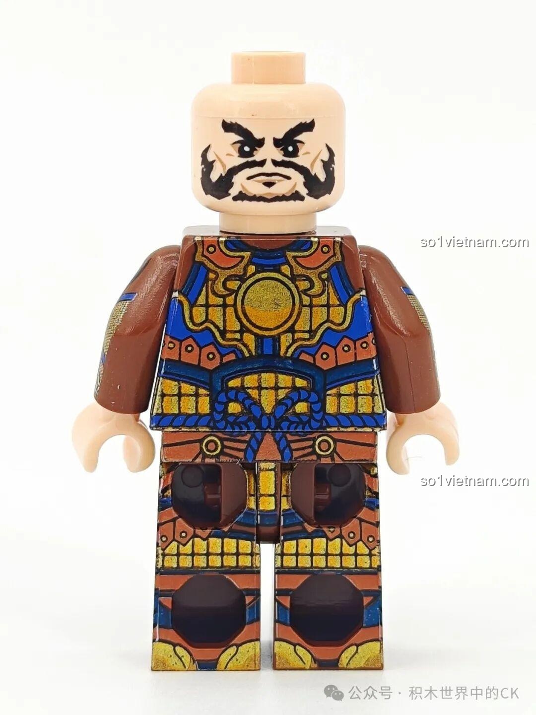 Mặt sau của minifigure Phan Chương Decool 20378, cho thấy các họa tiết in chi tiết và chất lượng hoàn thiện.