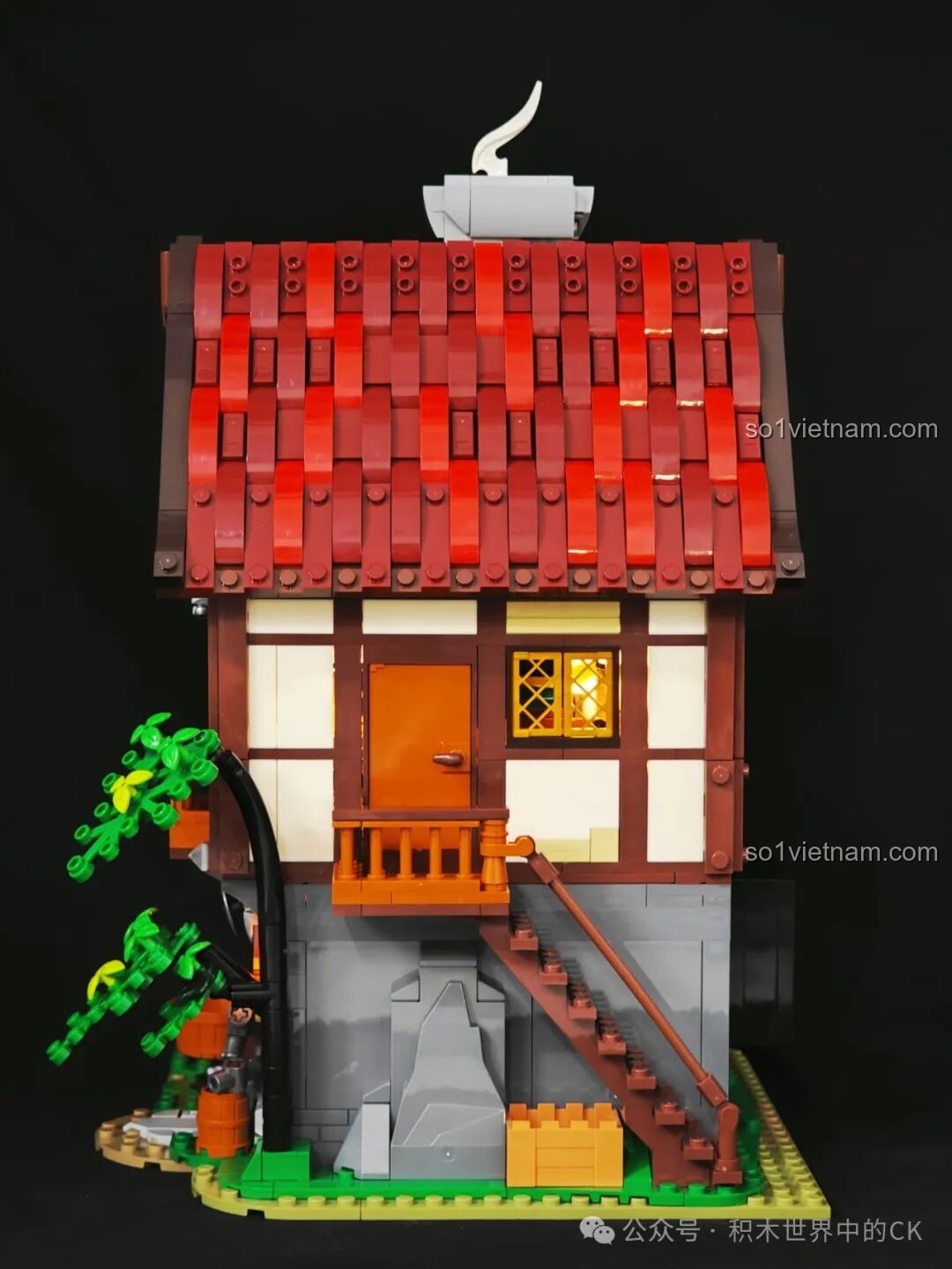 Mặt sau của mô hình Funwhole F9040, để lộ phần tường đá và hộp pin được giấu khéo léo vào kiến trúc.