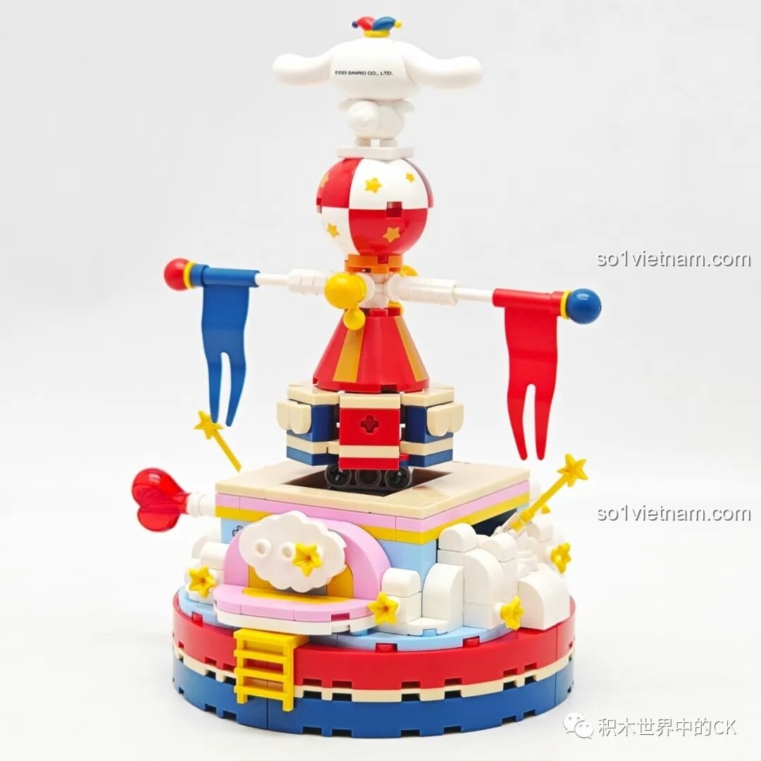 Mặt sau của mô hình Keeppley K20825 Cinnamoroll Rạp Xiếc với các chi tiết trang trí ngôi sao.