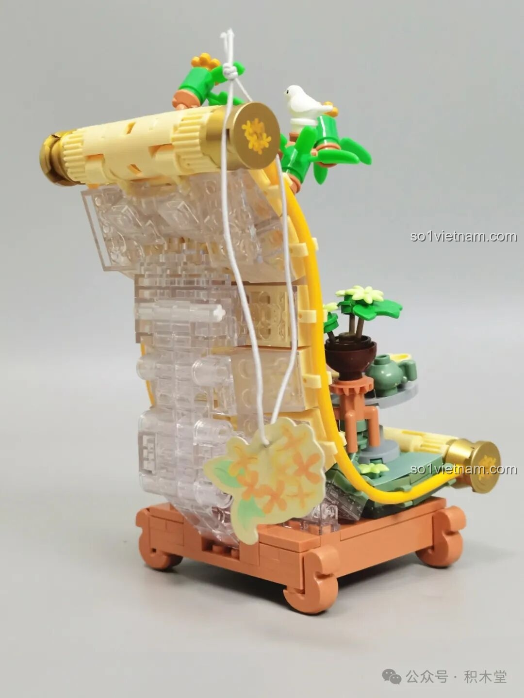 Mặt sau của mô hình TOP TOY Nanci mùa Thu với cấu trúc trong suốt và thẻ hương thơm.