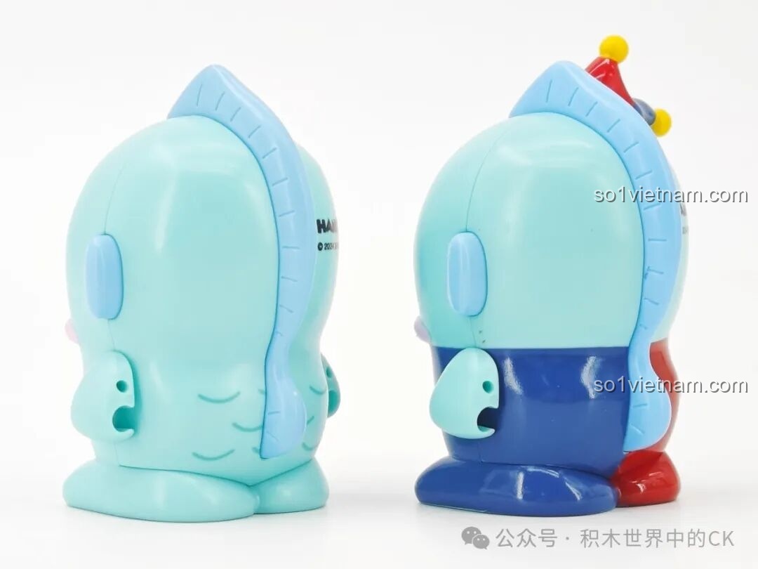 Mặt sau của hai nhân vật Hangyodon từ bộ lắp ghép Keeppley, thể hiện chi tiết vây cá.