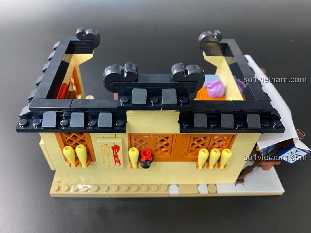 Mặt tiền của quán trà nhỏ, một phần của bộ xếp hình Sân Sau Khách Điếm Đồng Phúc.