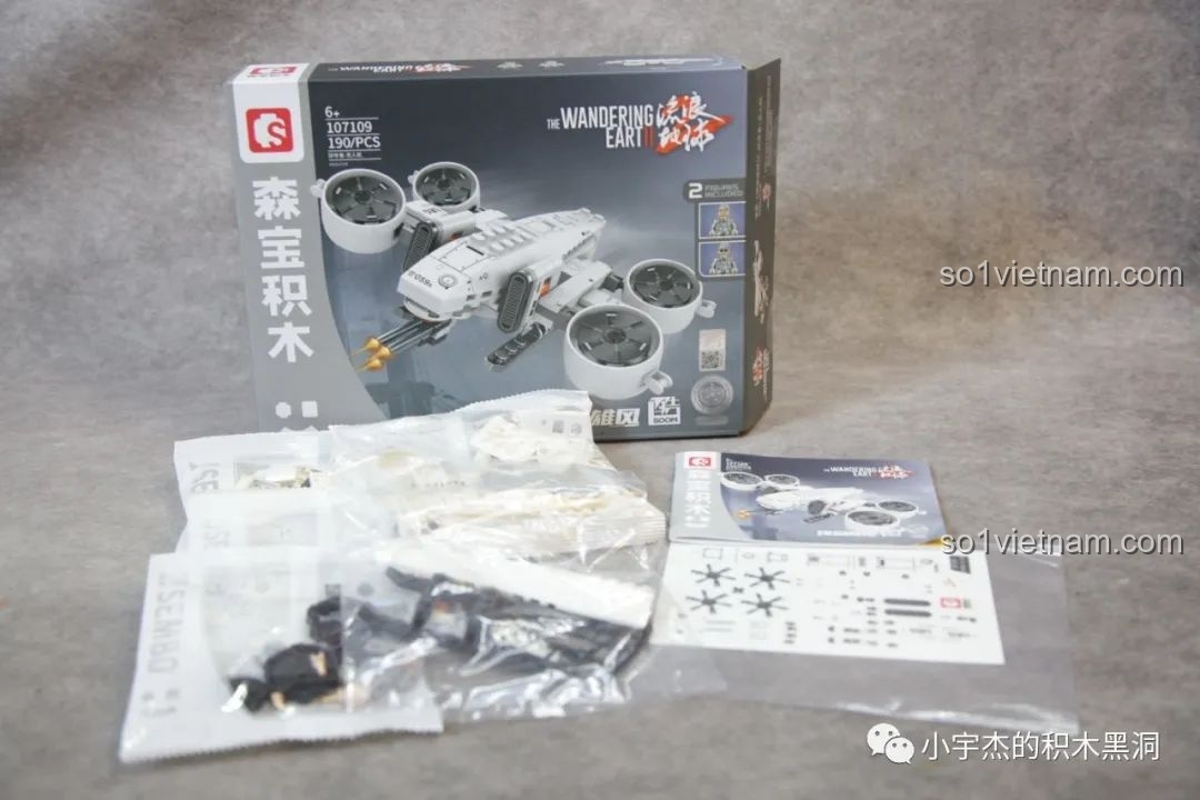 Mặt trước của Máy Bay Không Người Lái Kẻ Cướp SEMBO 107109, với súng máy ba nòng.