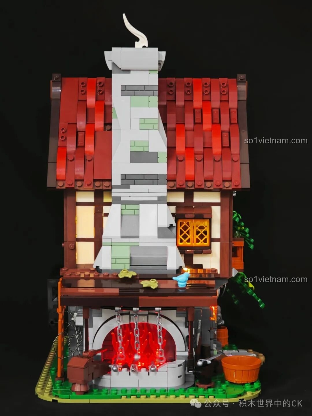 Mặt trước của mô hình Funwhole F9040, tập trung vào chi tiết ống khói và lò rèn đang phát sáng đỏ rực.