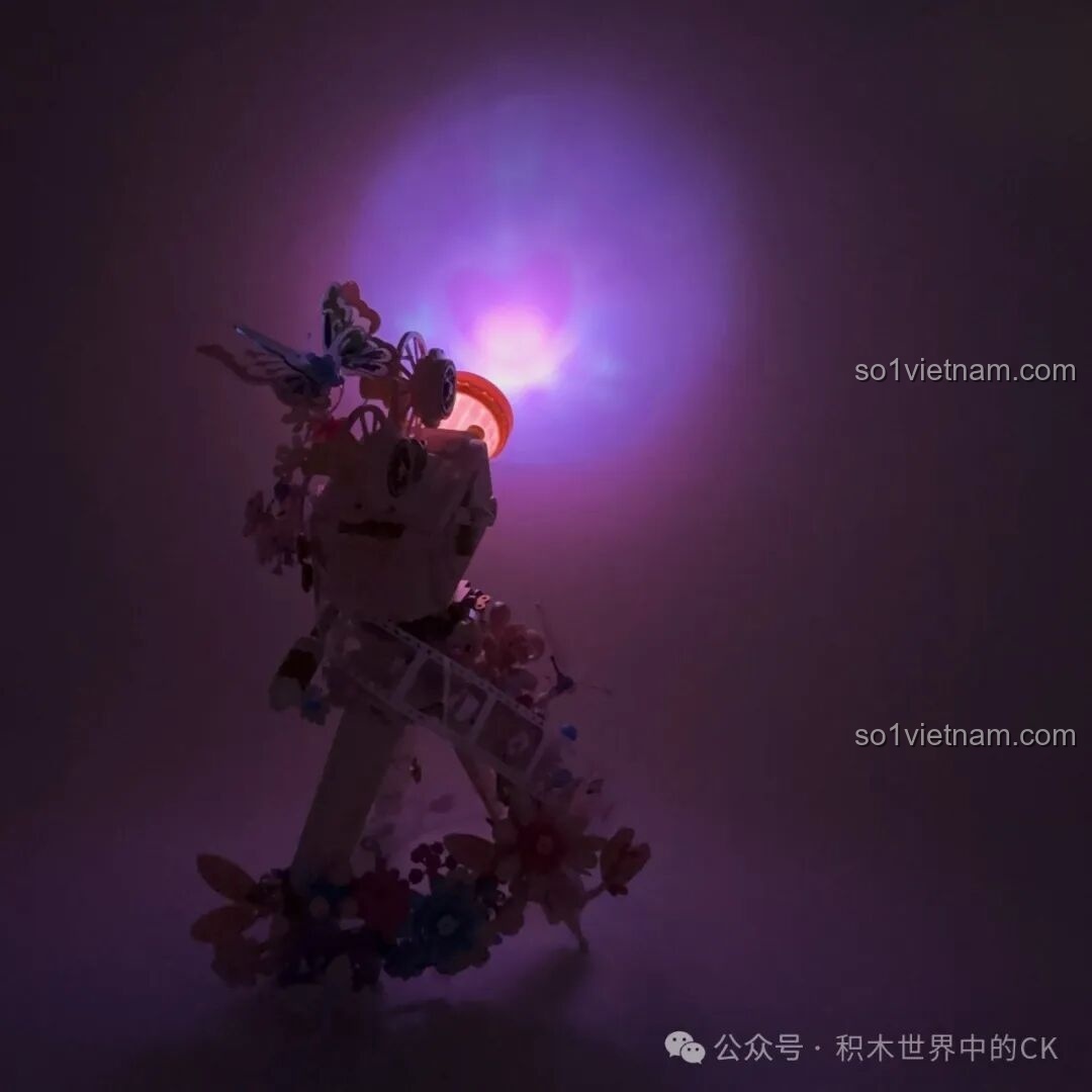 Chi tiết những bông hoa và bánh răng trên máy quay phim Sembo 611106