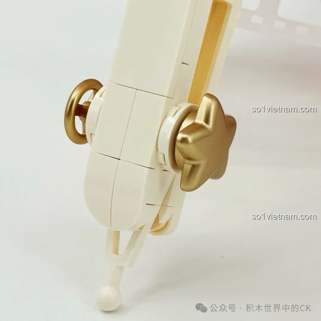 Chi tiết những bông hoa và bướm trên máy quay phim Sembo 611106