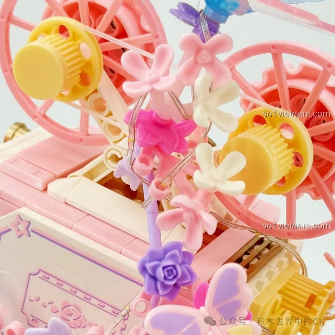 Chi tiết những bông hoa và cánh bướm trên máy quay phim Sembo 611106