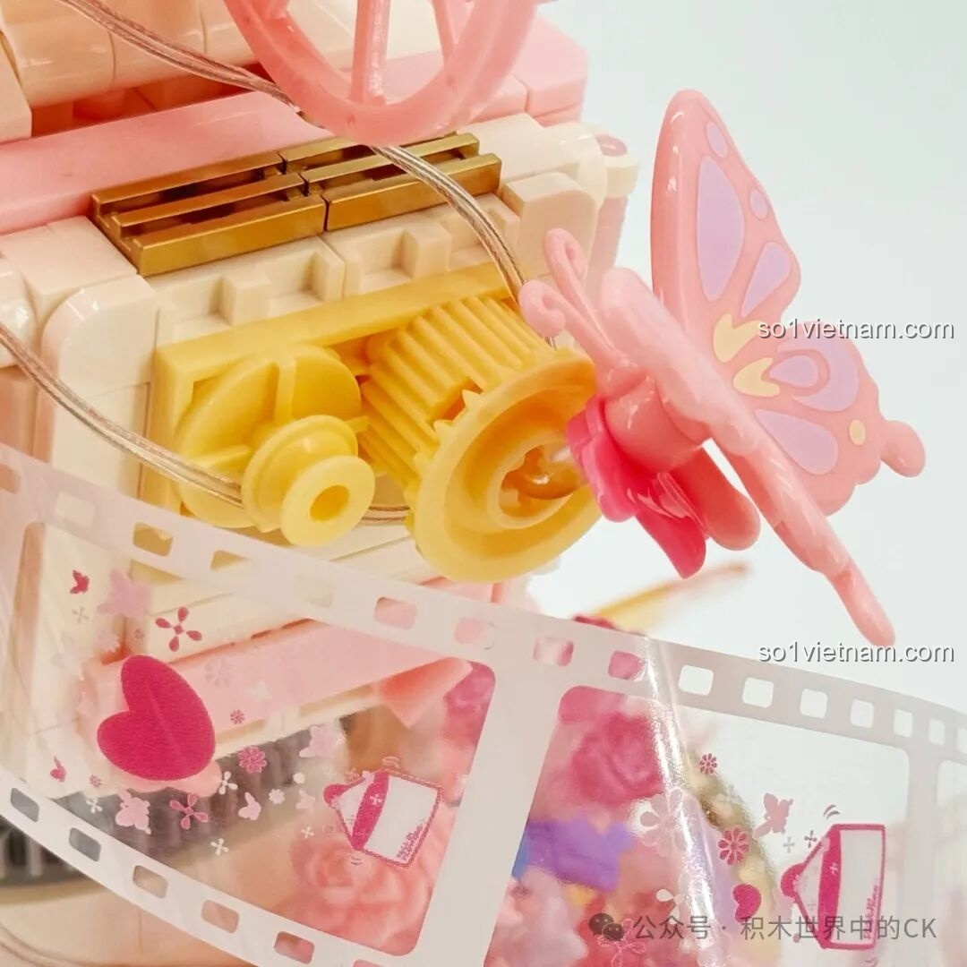 Chi tiết những bông hoa và dây đèn trên máy quay phim Sembo 611106