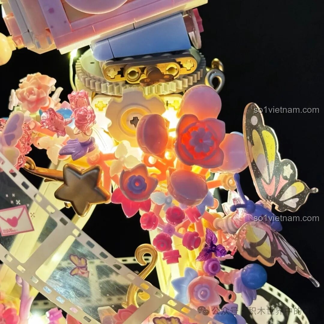 Máy quay phim Sembo 611106 lung linh khi bật đèn