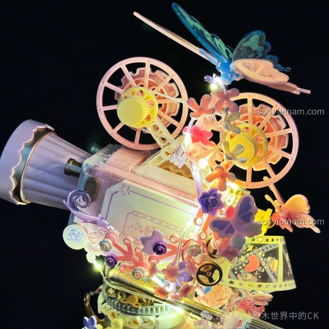 Máy quay phim Sembo 611106 lung linh khi bật đèn