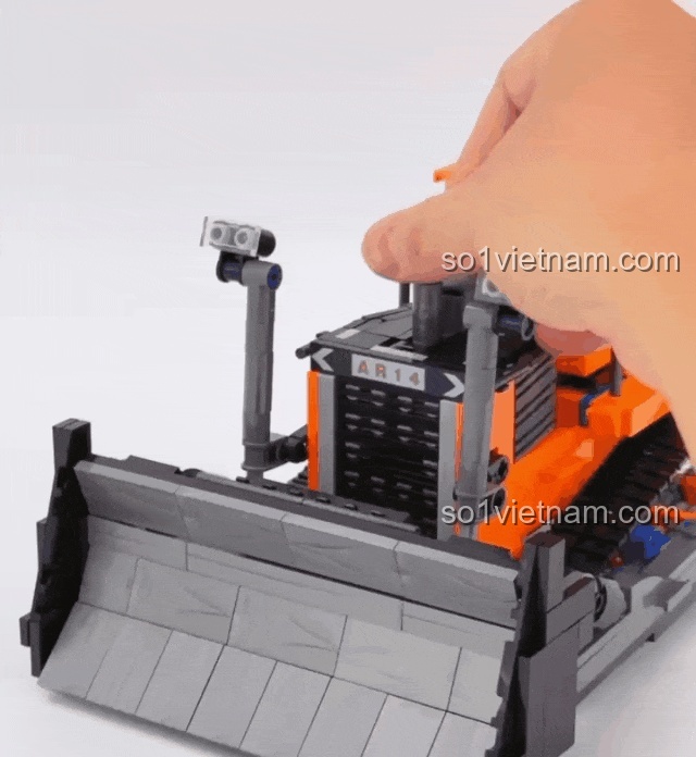 Thành phẩm Máy Xúc Đất Nông Nghiệp JIESTAR 59231 nhìn từ bên cạnh