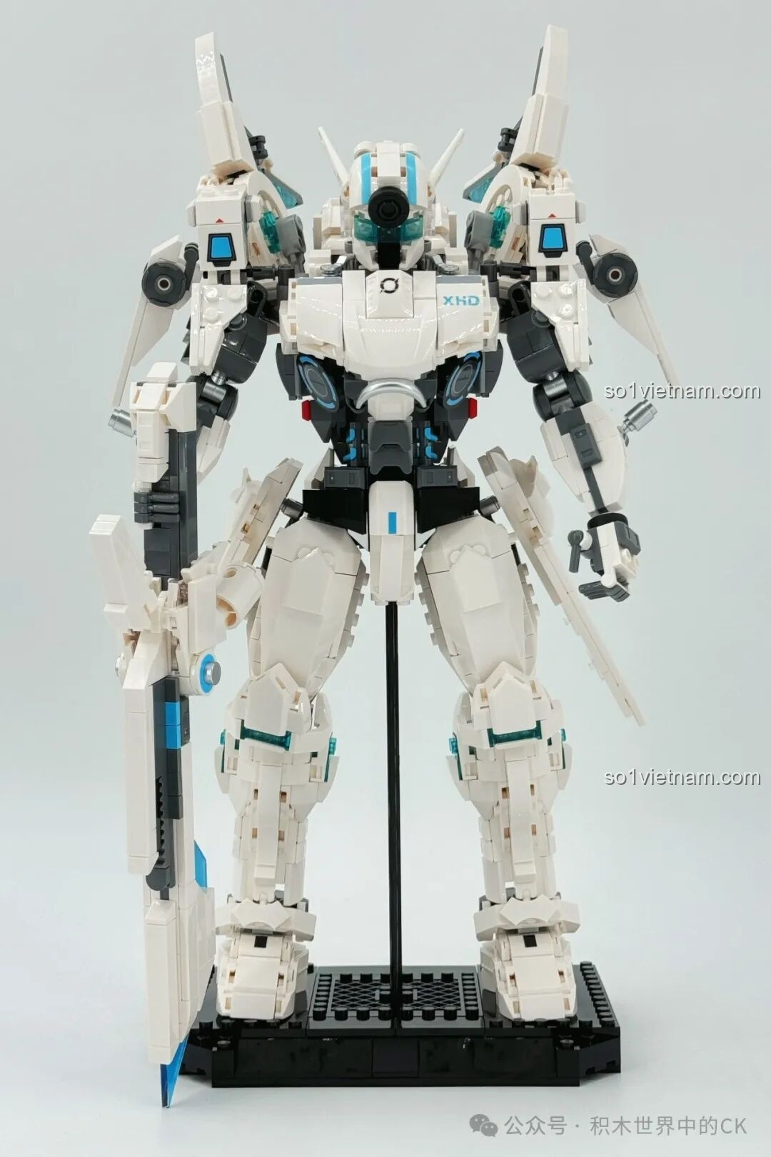 Cận cảnh chi tiết phần đầu của Mech Hạ Hầu Đôn Vô Cực Cuồng Phong TOP TOY TC2407.