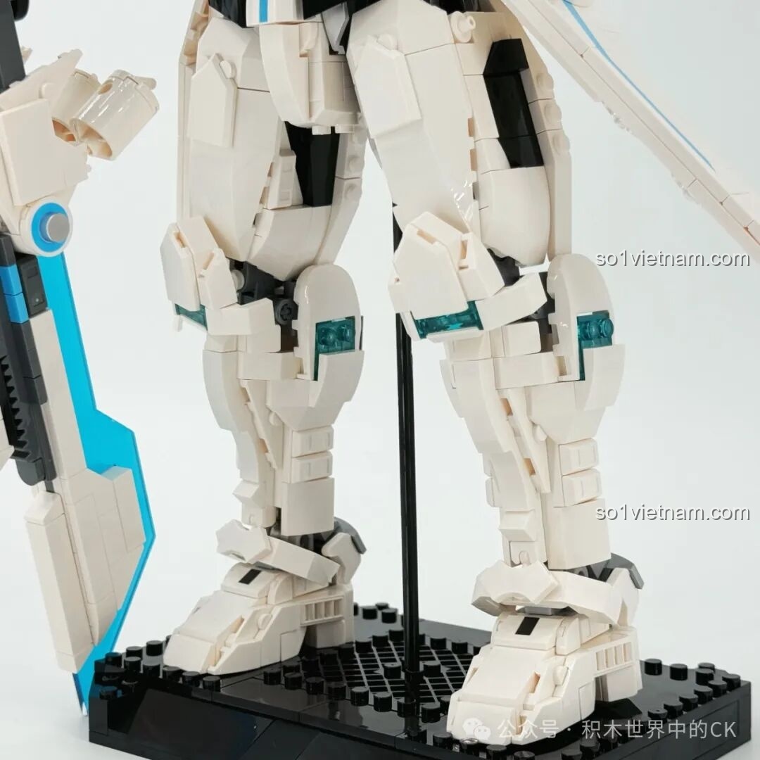 Chi tiết phần đế của Mech Hạ Hầu Đôn Vô Cực Cuồng Phong TOP TOY TC2407.